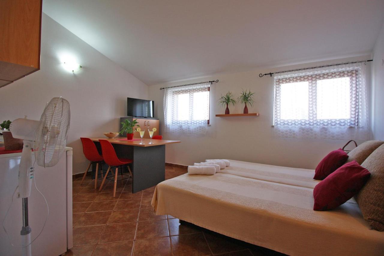 Brijunisol - 3 Apartments Top Position Near The Beautiful Beach Fažana Eksteriør bilde
